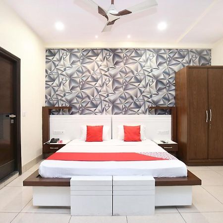 Hotel Grand M Lajjo Ludhiana Bagian luar foto
