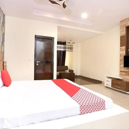 Hotel Grand M Lajjo Ludhiana Bagian luar foto