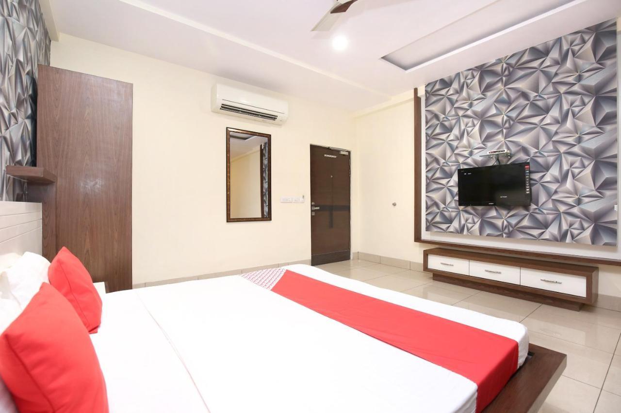 Hotel Grand M Lajjo Ludhiana Bagian luar foto