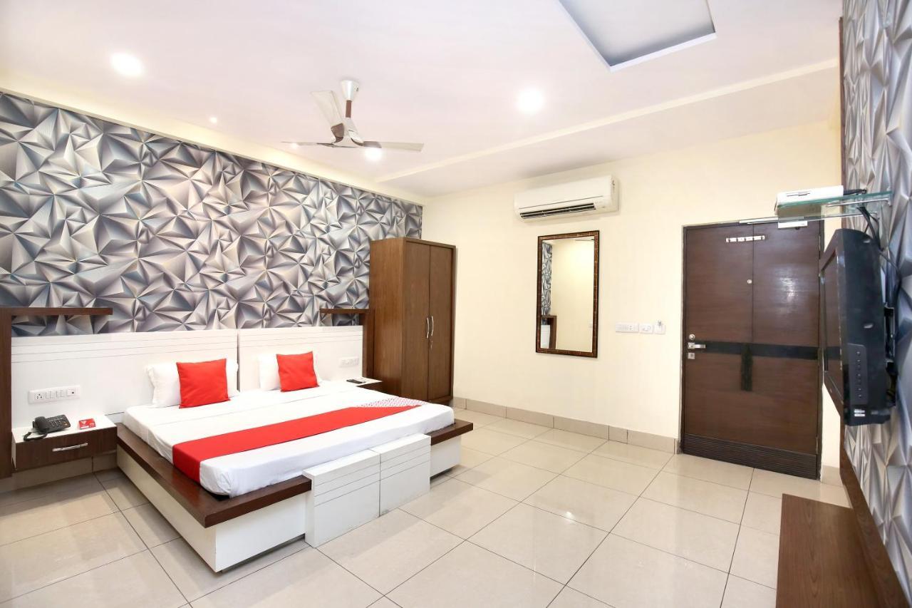 Hotel Grand M Lajjo Ludhiana Bagian luar foto