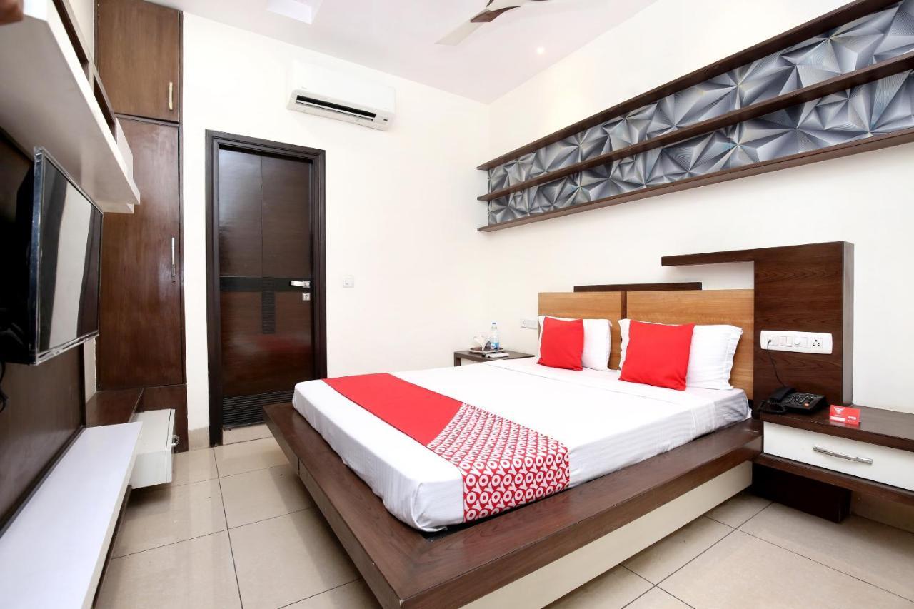 Hotel Grand M Lajjo Ludhiana Bagian luar foto