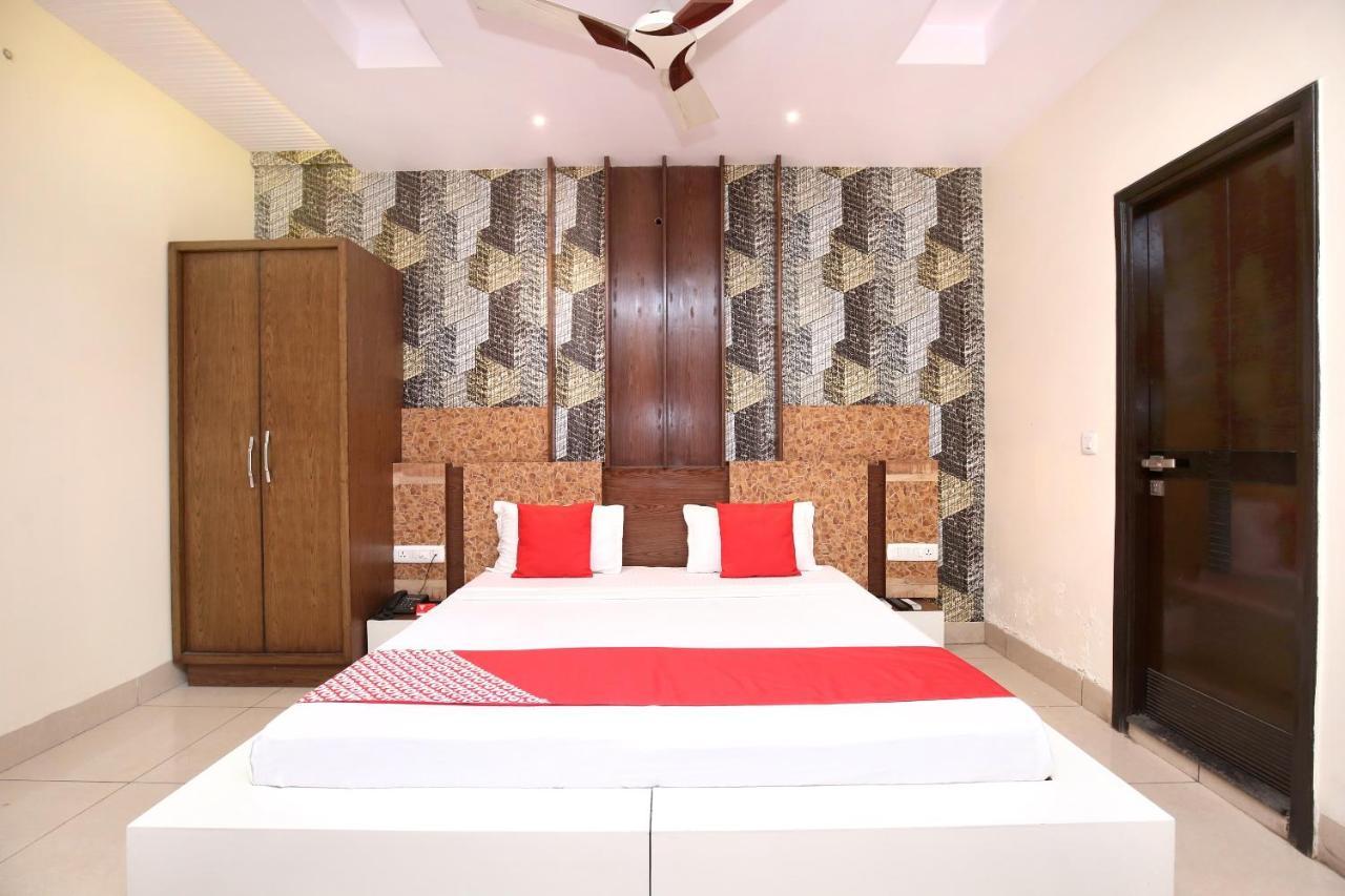 Hotel Grand M Lajjo Ludhiana Bagian luar foto