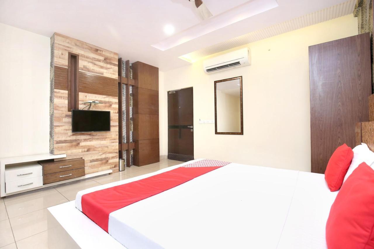 Hotel Grand M Lajjo Ludhiana Bagian luar foto