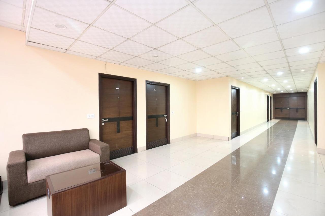 Hotel Grand M Lajjo Ludhiana Bagian luar foto