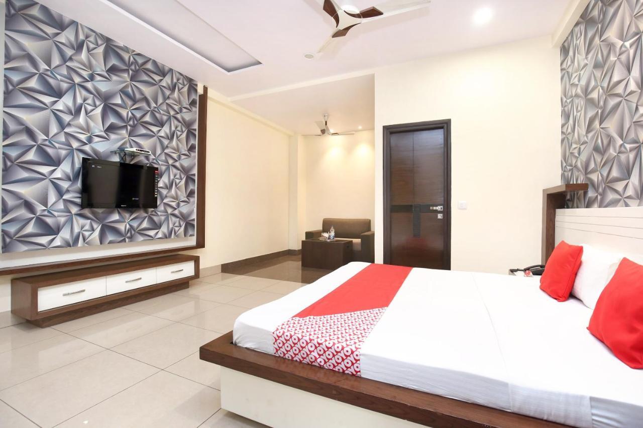 Hotel Grand M Lajjo Ludhiana Bagian luar foto