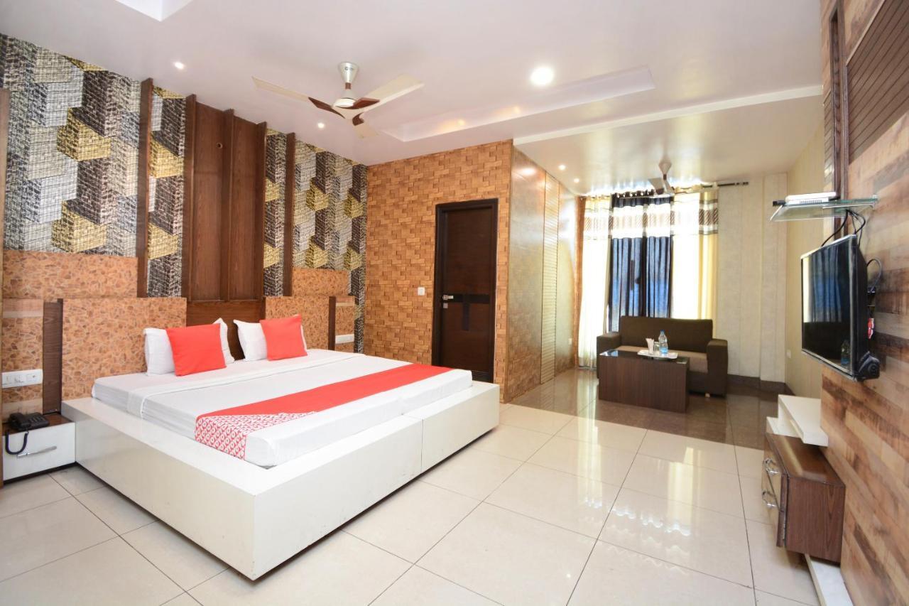 Hotel Grand M Lajjo Ludhiana Bagian luar foto