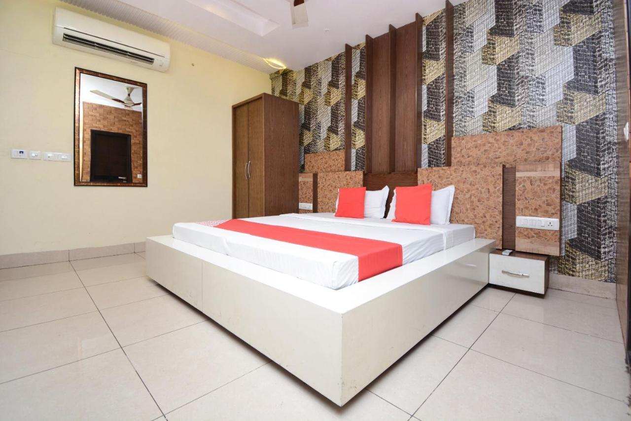 Hotel Grand M Lajjo Ludhiana Bagian luar foto