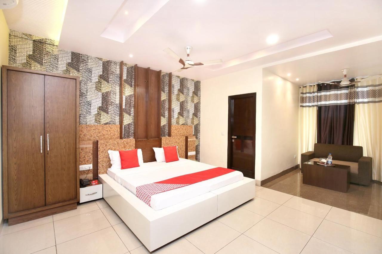 Hotel Grand M Lajjo Ludhiana Bagian luar foto