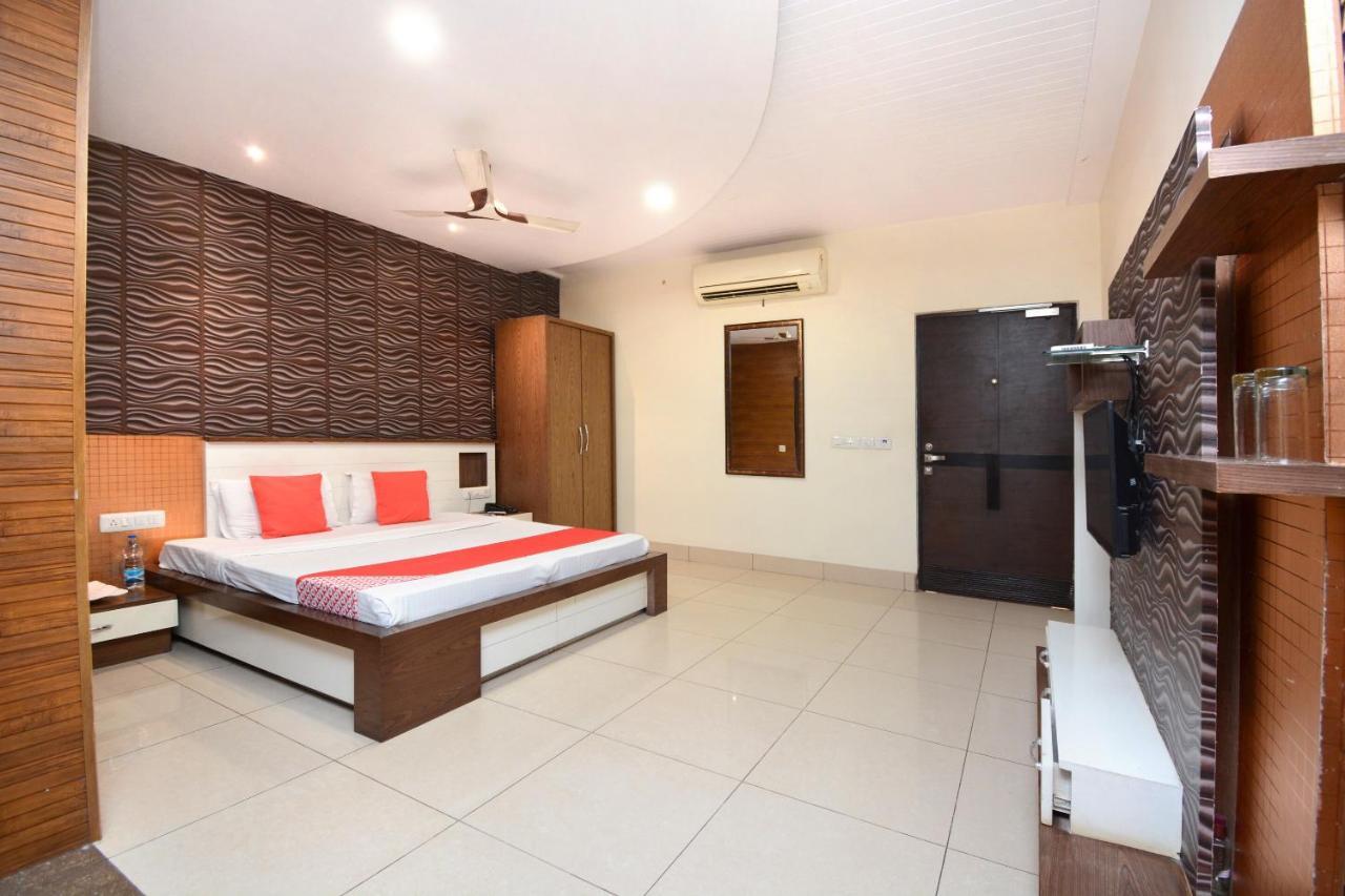 Hotel Grand M Lajjo Ludhiana Bagian luar foto