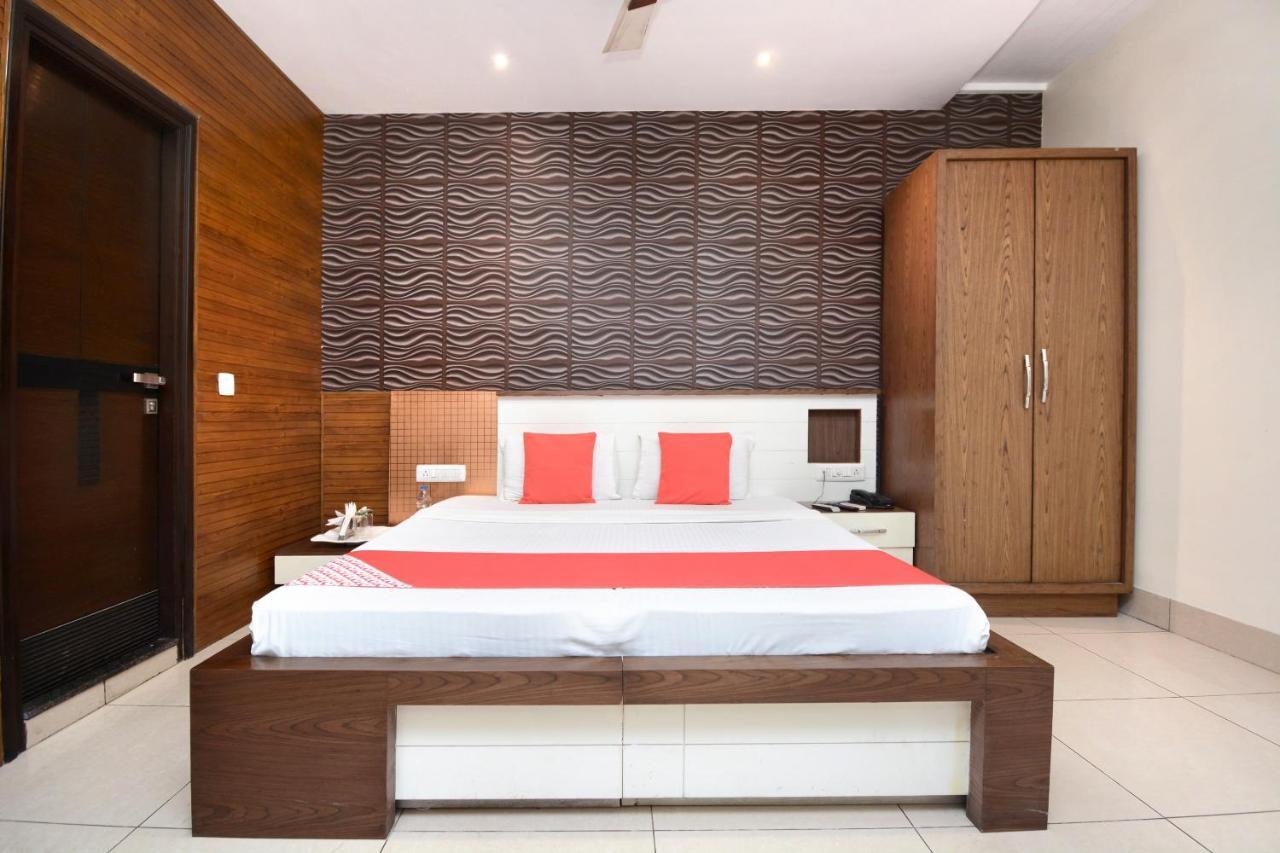 Hotel Grand M Lajjo Ludhiana Bagian luar foto