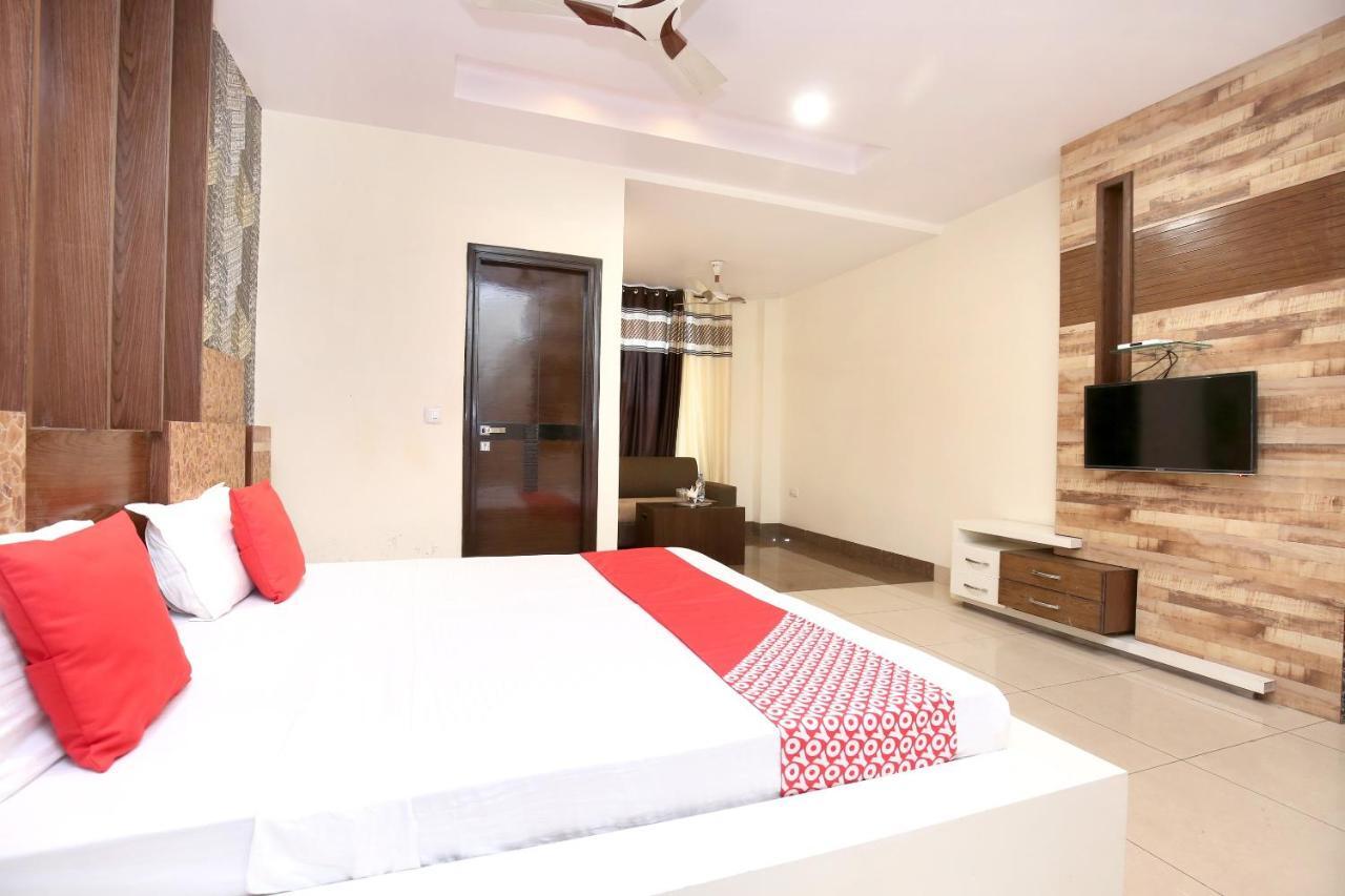 Hotel Grand M Lajjo Ludhiana Bagian luar foto