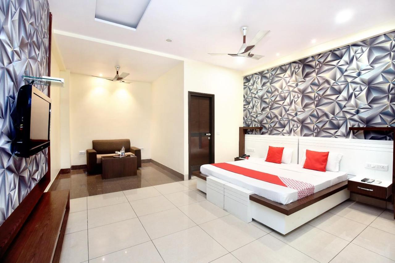 Hotel Grand M Lajjo Ludhiana Bagian luar foto